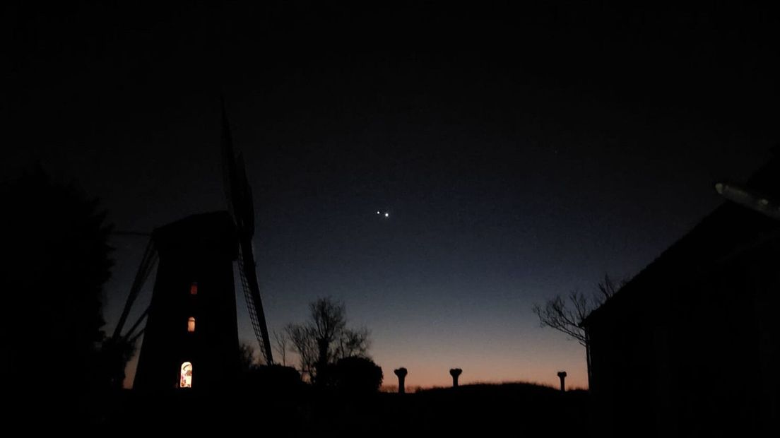 Jupiter en Venus kussen elkaar boven Zeeland - Omroep Zeeland
