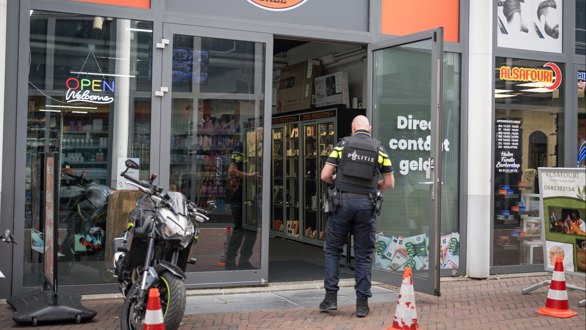 Politie zoekt daders na gewapende overval bij Used Products.