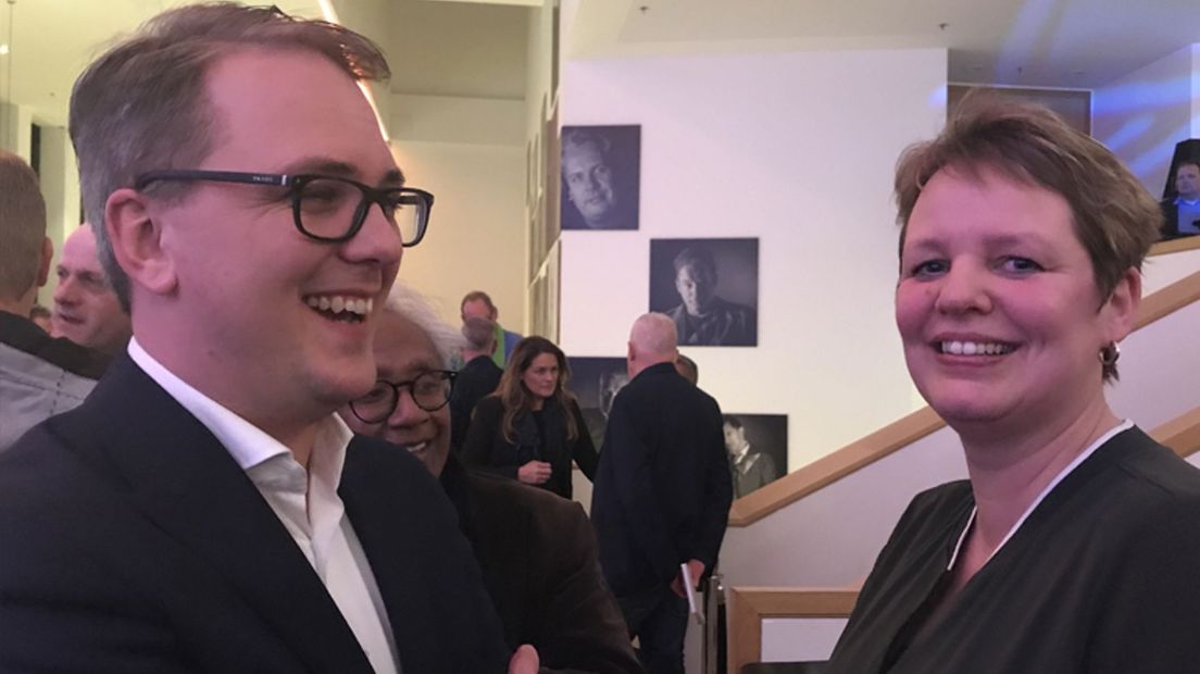 Bert Wienen viert in 2018 de verkiezingsoverwinning in Assen samen met wethouder Harmke Vlieg (Rechten: RTV Drenthe / Margriet Benak)