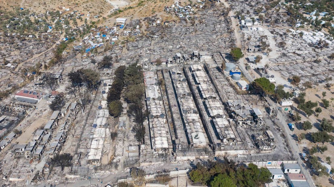 De restanten van het afgebrande vluchtelingenkamp Moria (Rechten: EPA/Dimitris Tosidis)