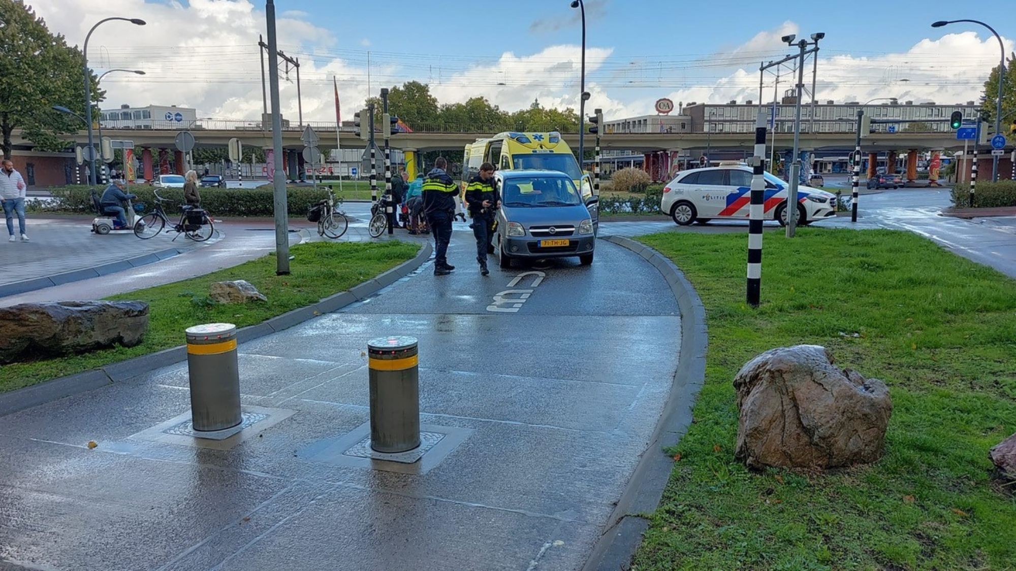 Auto Komt Per Ongeluk Op Busbaan En Rijdt Fietsster Aan - L1 Nieuws