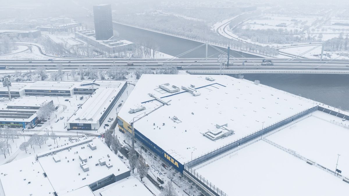 Ikea blijft gesloten door sneeuw op dak