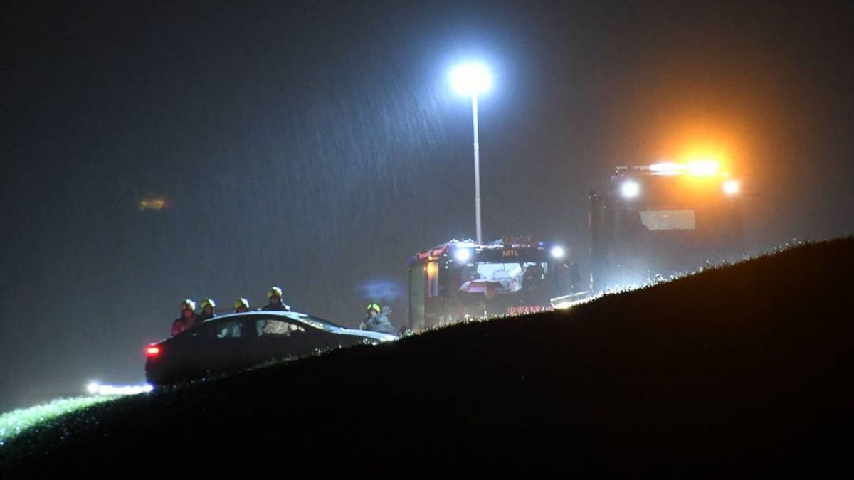 Auto rijdt talud van A58 af bij Rilland