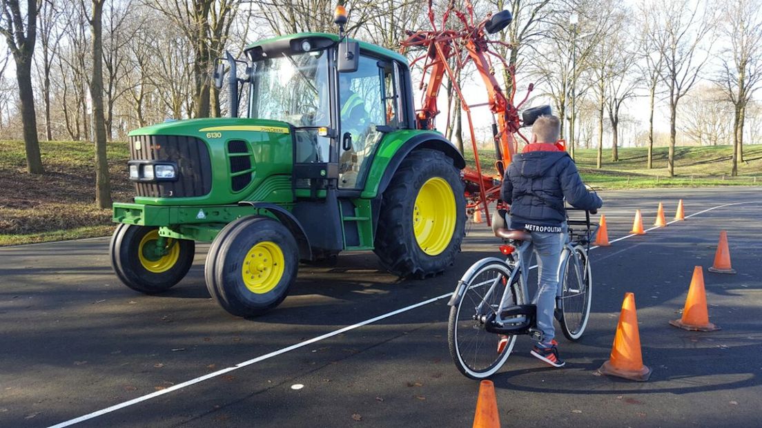 Basisscholieren krijgen les over omgang met landvoertuigen