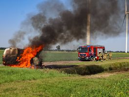 Vlammen slaan uit bestelbusje in Nieuwediep