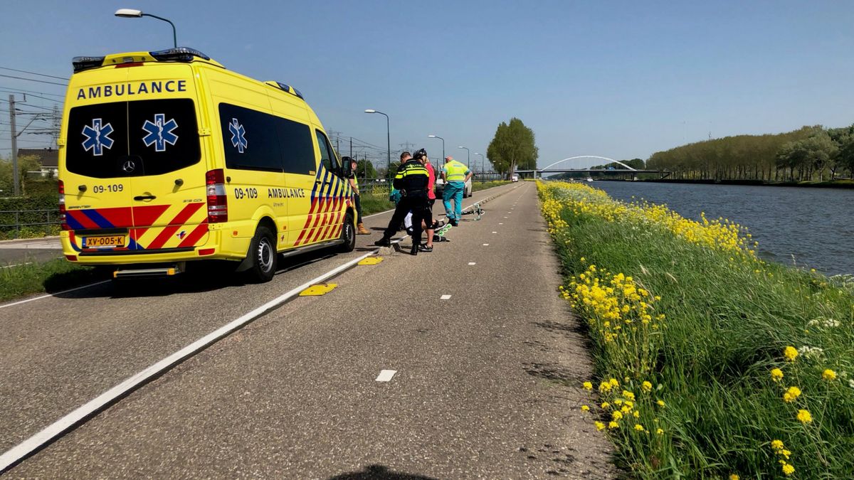 Ambulance naar verkeerde straat gestuurd: fietser halfuur gewond op straat