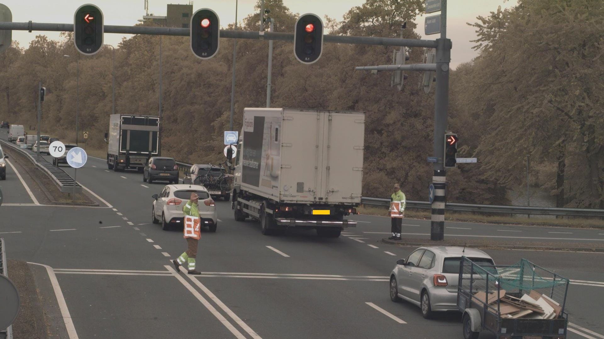 Boete Ingetrokken Voor Rijden Door Rood Op Aanwijzing Van ...