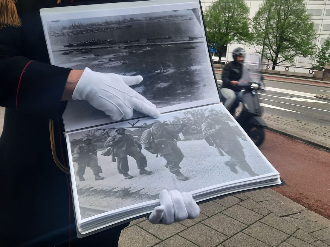 Kolonel Scharroo vertelt aan de hand van foto's uit WWII