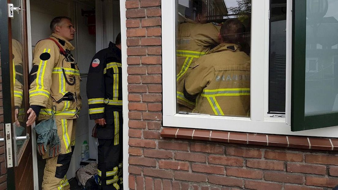 Brandweer bevrijdt vrouw van afgesloten toilet