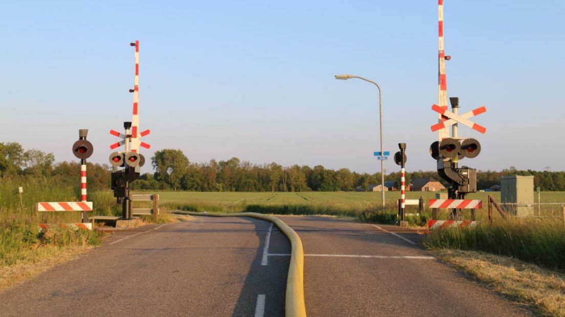 Het treinverkeer ligt tijdelijk stil vanwege groot watertoevoer over het spoor bij Beerta