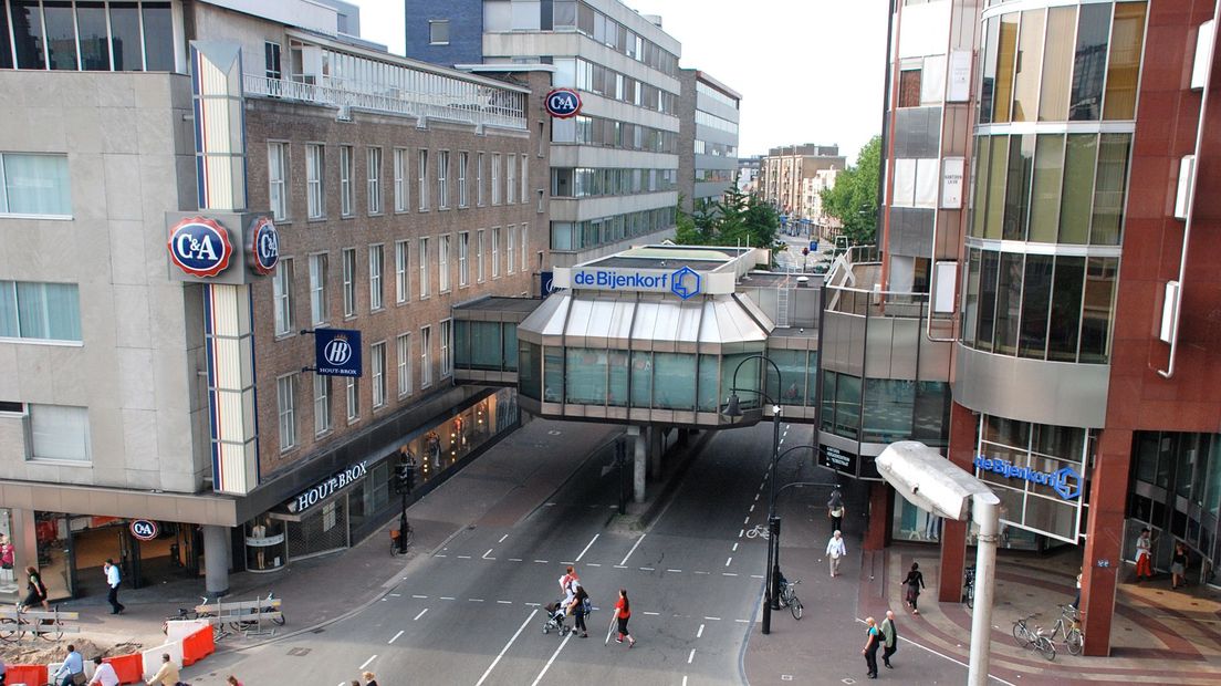 De inmiddels gesloopte traverse tussen C&A en Bijenkorf