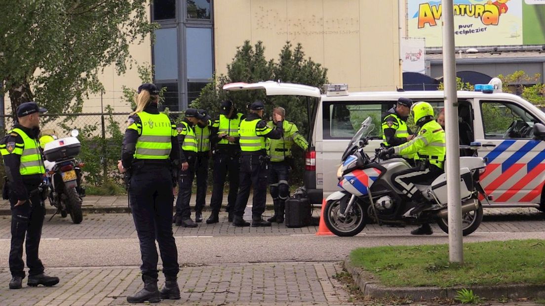 Grote controle in Enschede door politie, Belastingdienst en RDW