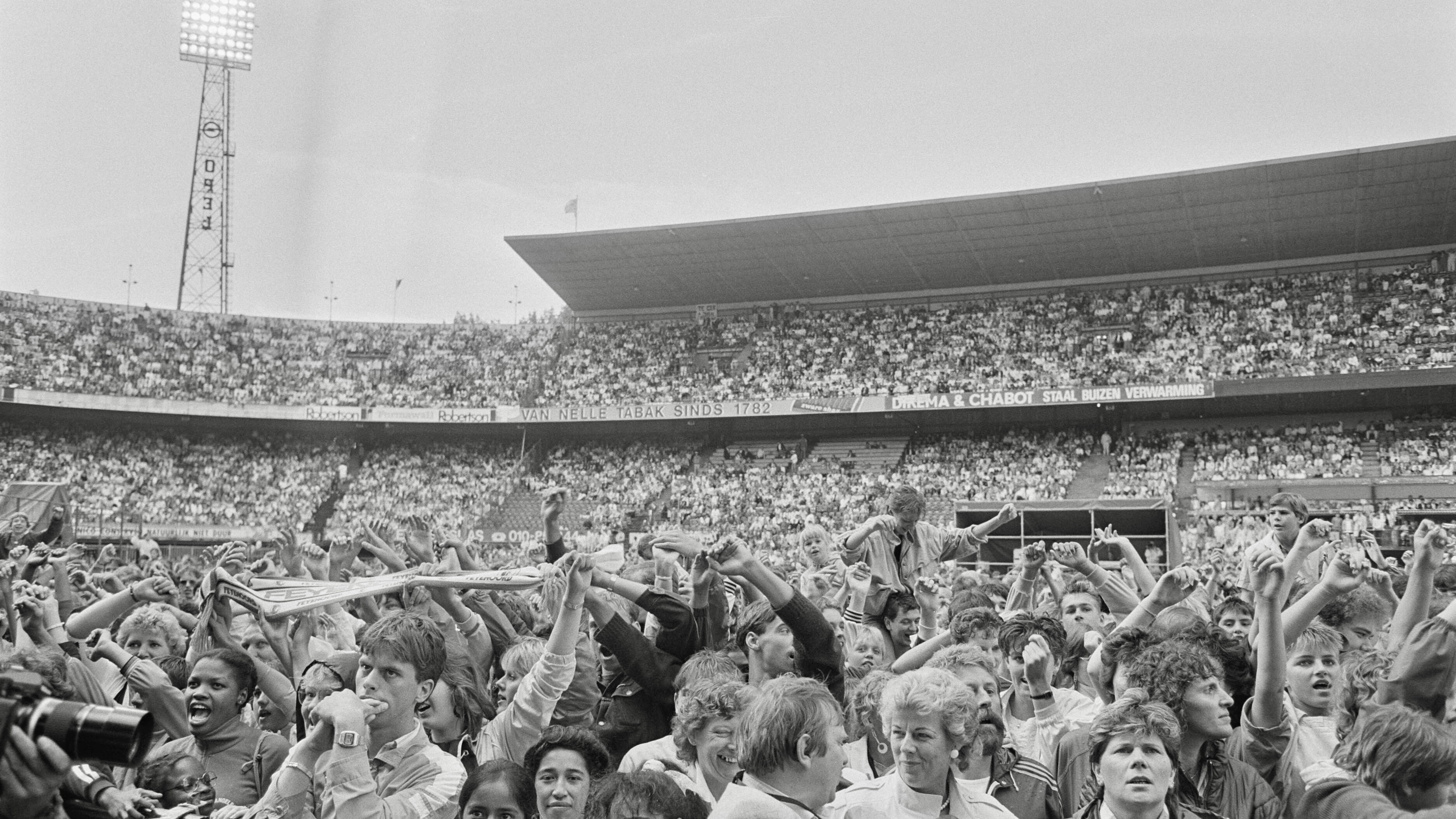 Het Los Vast Kuipspektakel Trekt In De Jaren 80 Tienduizenden Mensen ...