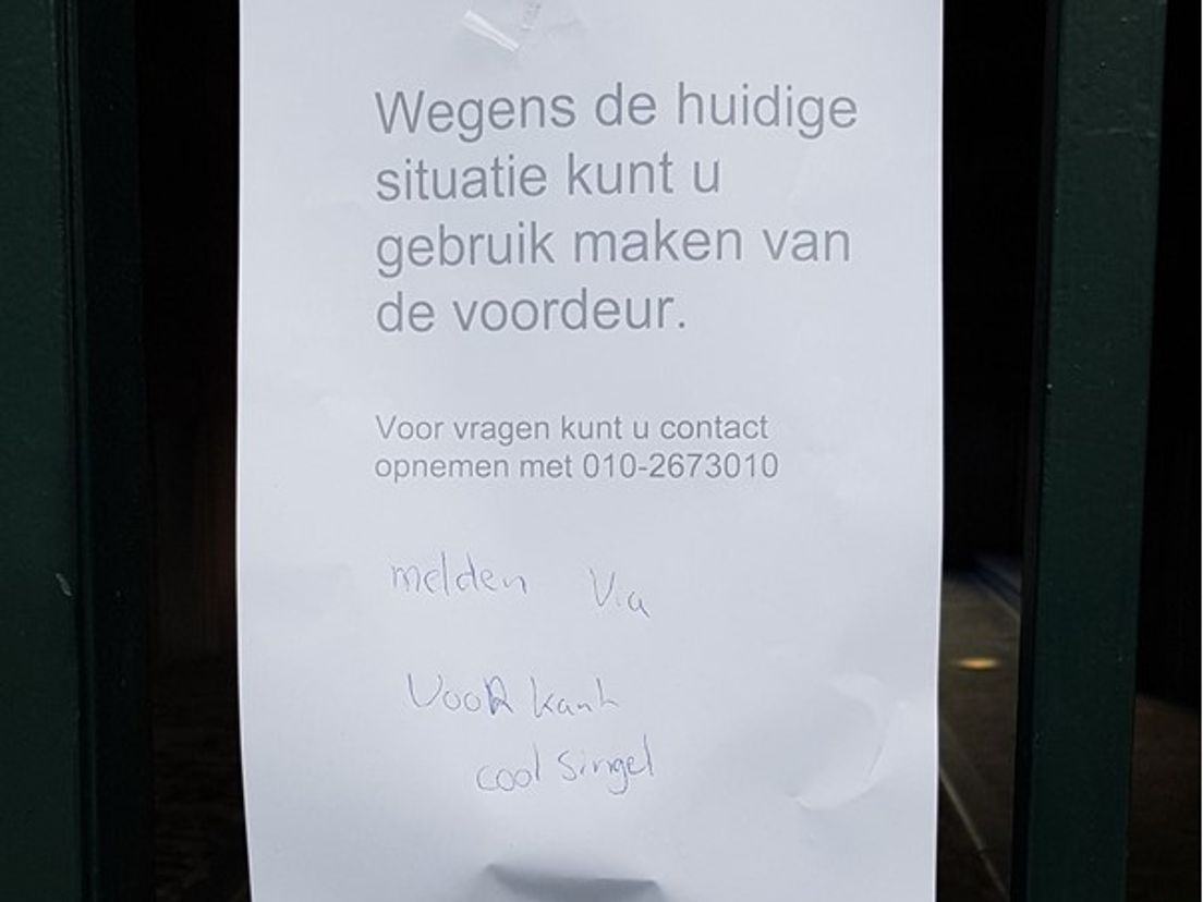 De deuren op het stadhuis van Rotterdam zijn dicht (Bron: Ewoud Kieviet)