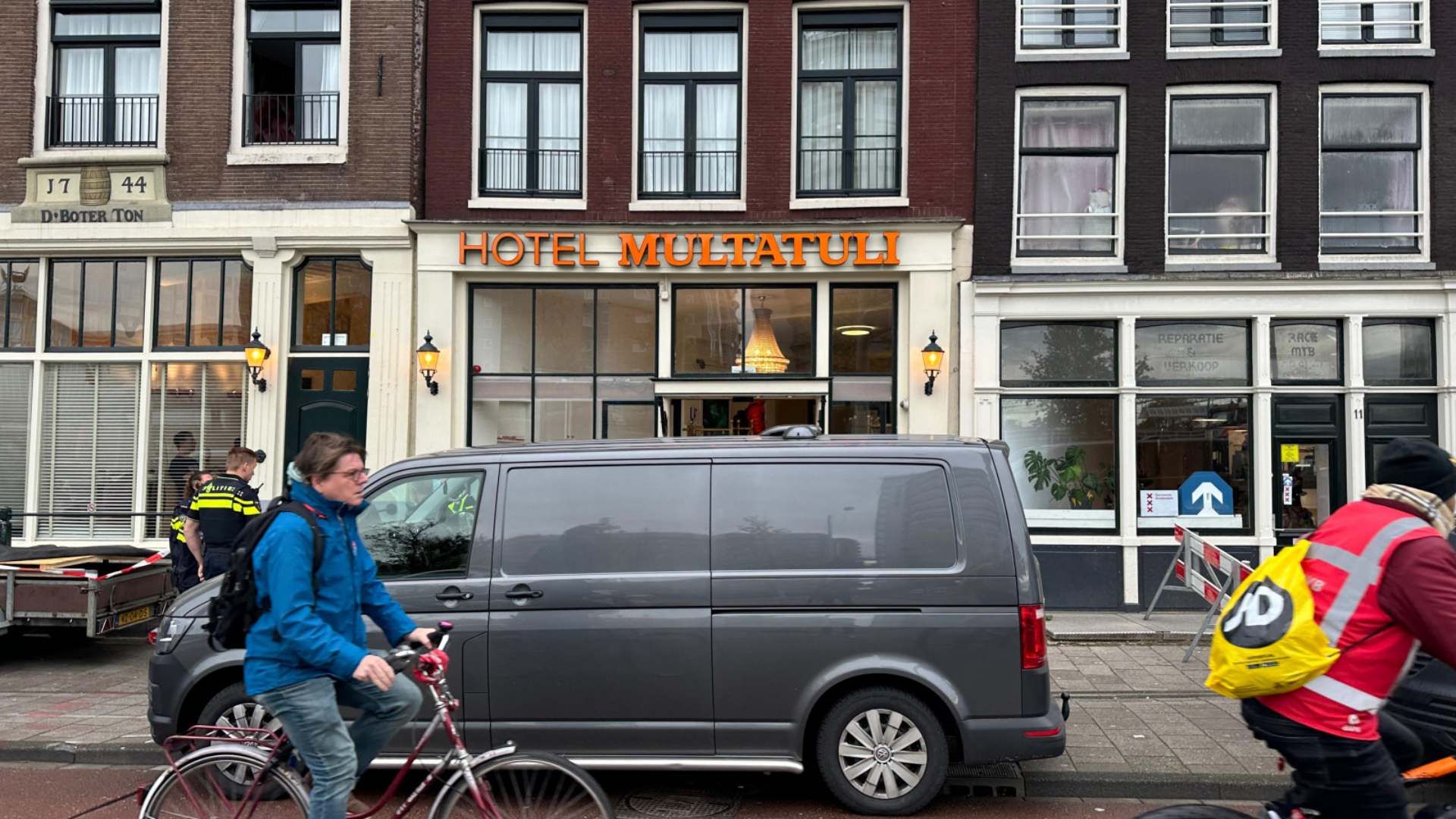 Hotel Multatuli, waar Bretly D. na een toiletbezoek werd aangehouden.