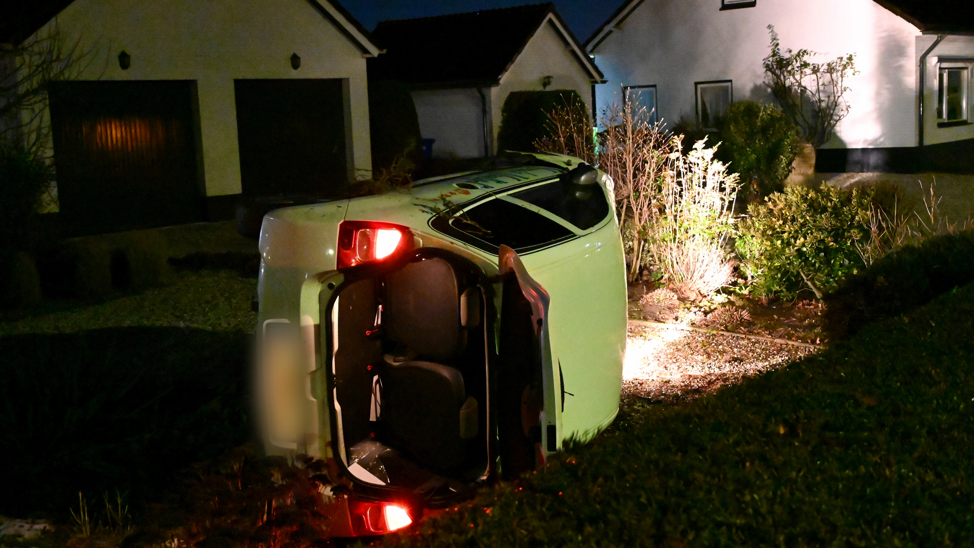 Eenzijdig ongeluk in Utrecht | Maaltijdbezorger belandt in voortuin.