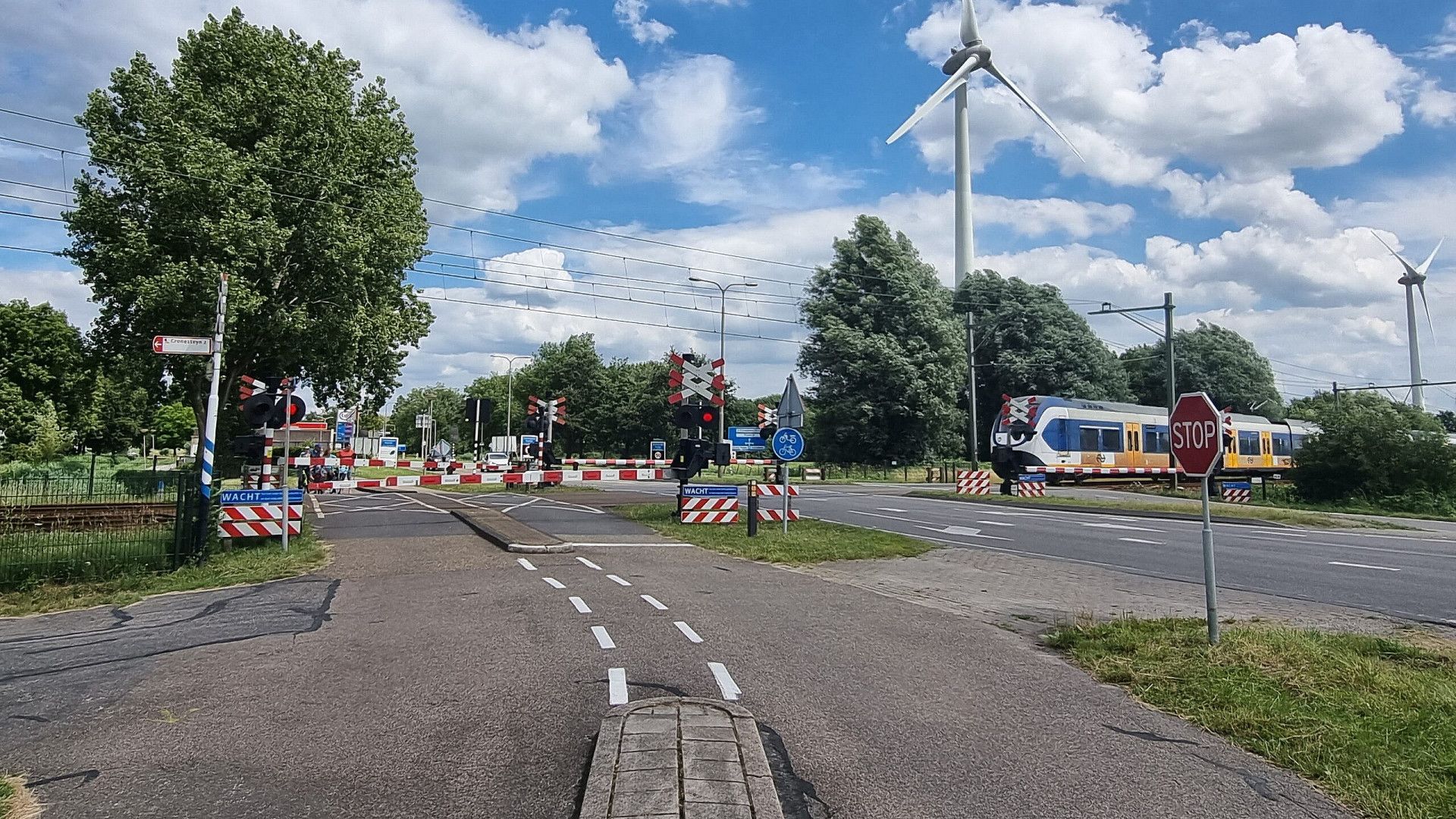 Hoge Op- En Afritten Bij Kruispunt N11 Om Meer Treinen Mogelijk Te ...