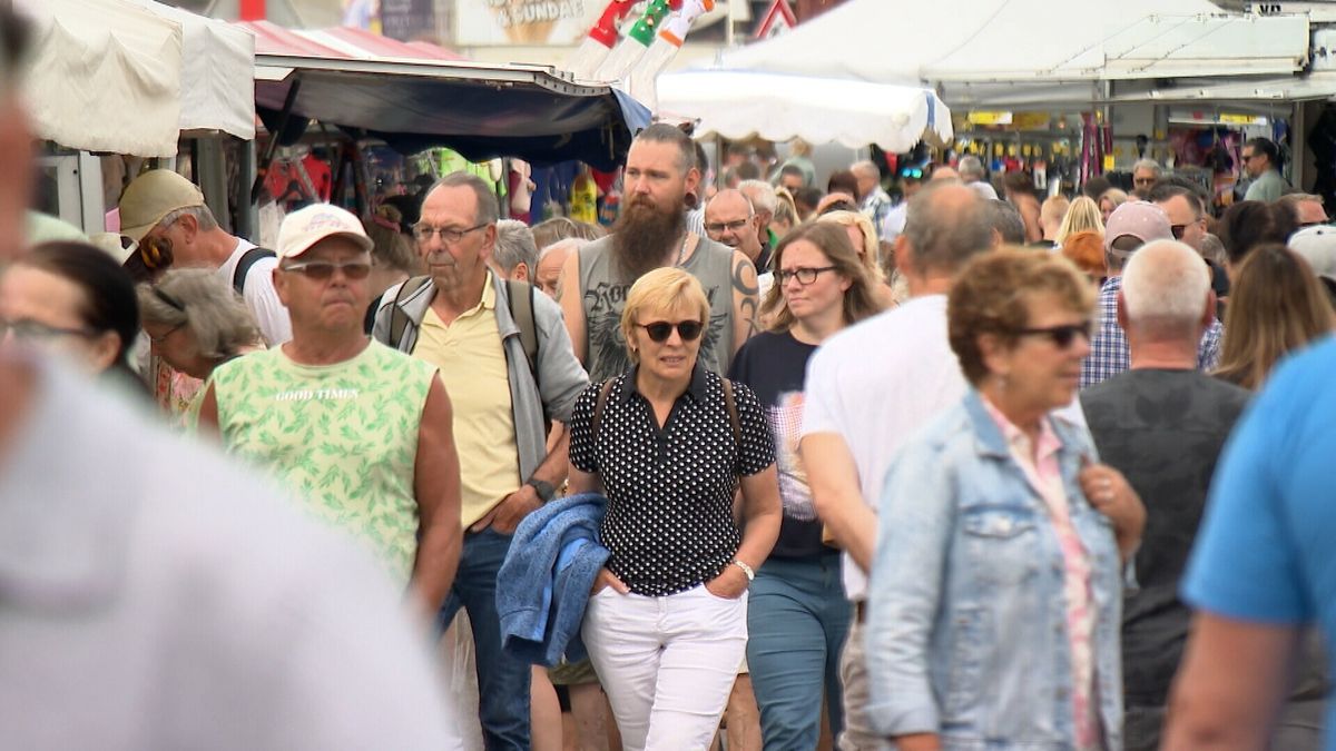 Koppenlopen in Breskens, niet iedereen komt voor de gratis vis