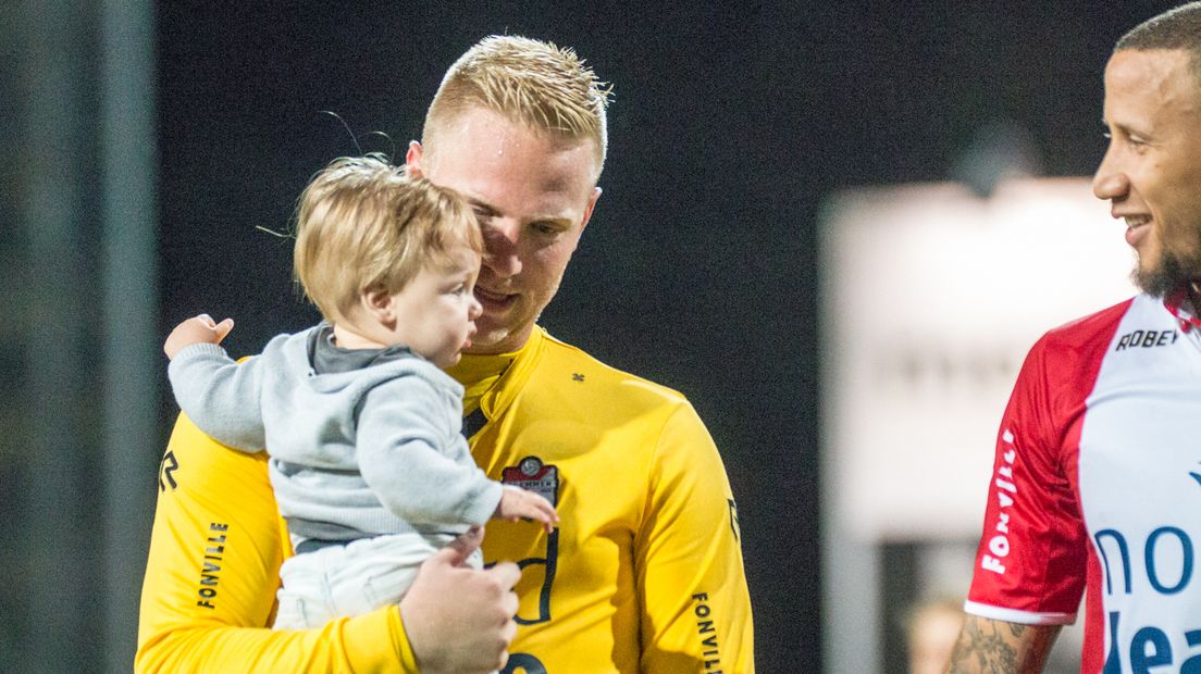 "Sinds de geboorte van mijn zoontje speel ik beter zegt de trainer", aldus doelman Telgenkamp (Rechten: Roel Bos/sportfoto.org)