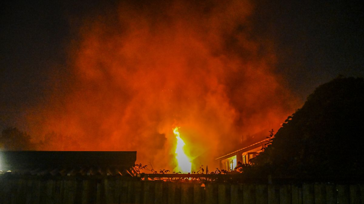Huis gaat in vlammen op in Vriezenveen, politie onderzoekt brandstichting