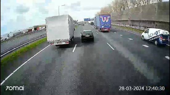Video: heftig ongeluk A15 kwam door stilstaande auto midden op de weg. Video: heftig ongeluk A15 kwam door stilstaande auto midden op de weg.