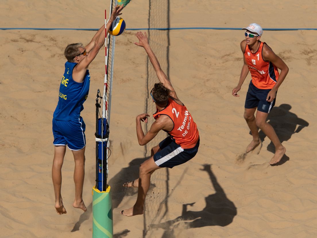 Yorick de Groot in het Oranje in actie aan het net. FOTO Joel Marklund, EPA