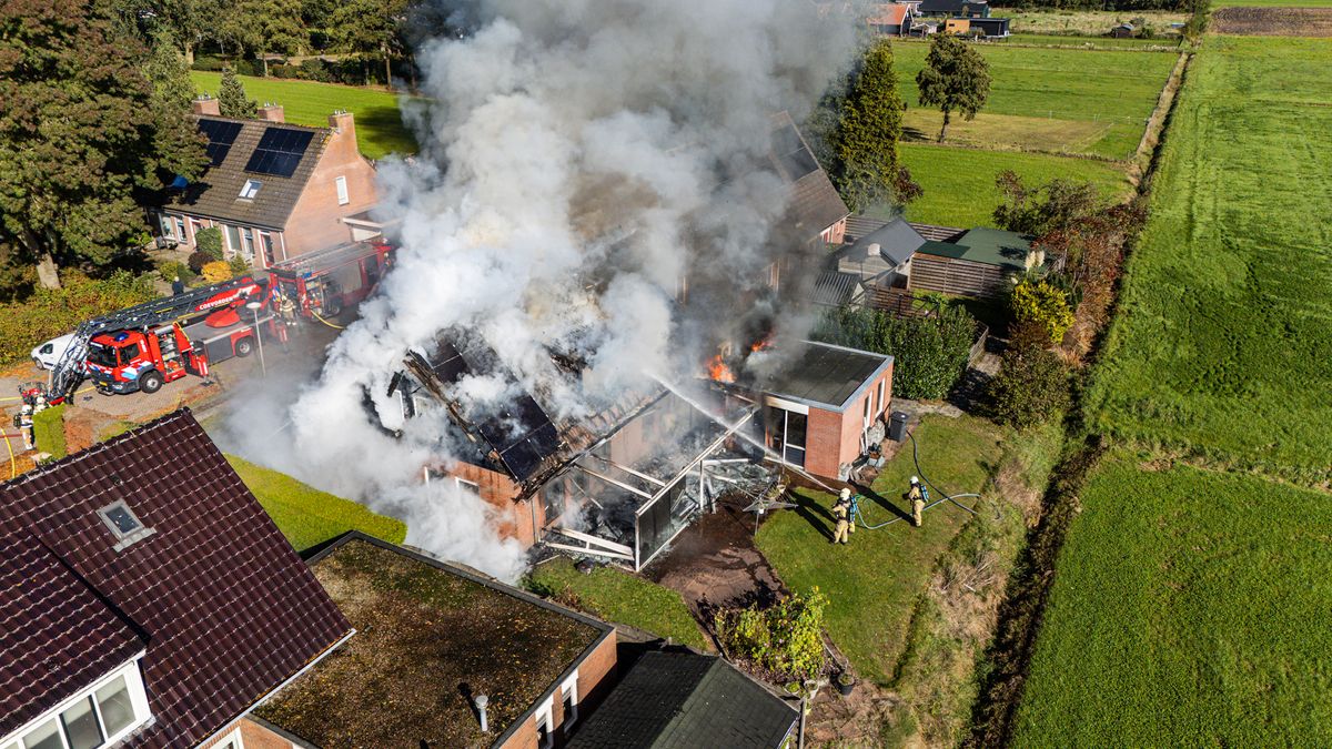 Brand meester bij woningbrand in Steenwijksmoer