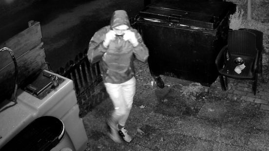 Overvaller met mes berooft cafetaria in Loenen