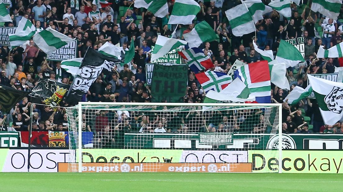 Fans van FC Groningen op de tribune in de Euroborg