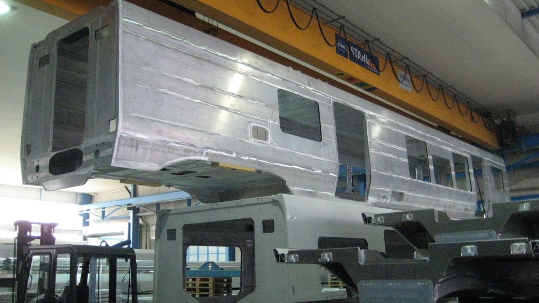 Eén van de nieuwe Arriva-treinen in de fabriek