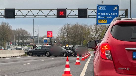 Twee rijbanen A12 dicht na ongeval