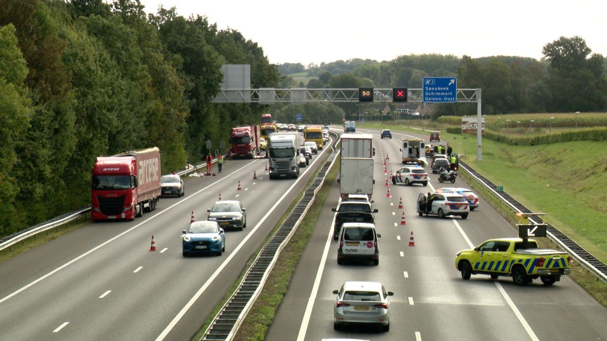 Flinke file op A76 in beide richtingen door meerdere ongevallen