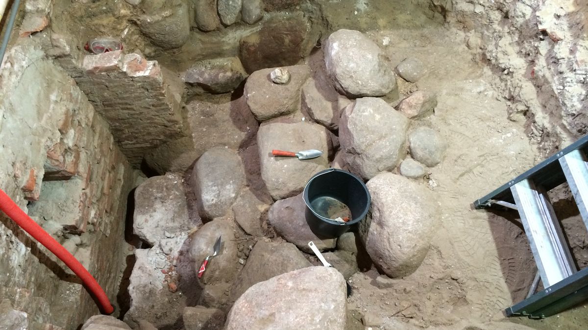 Trap naar grafkelder Magnuskerk in Anloo blijft archeologische puzzel