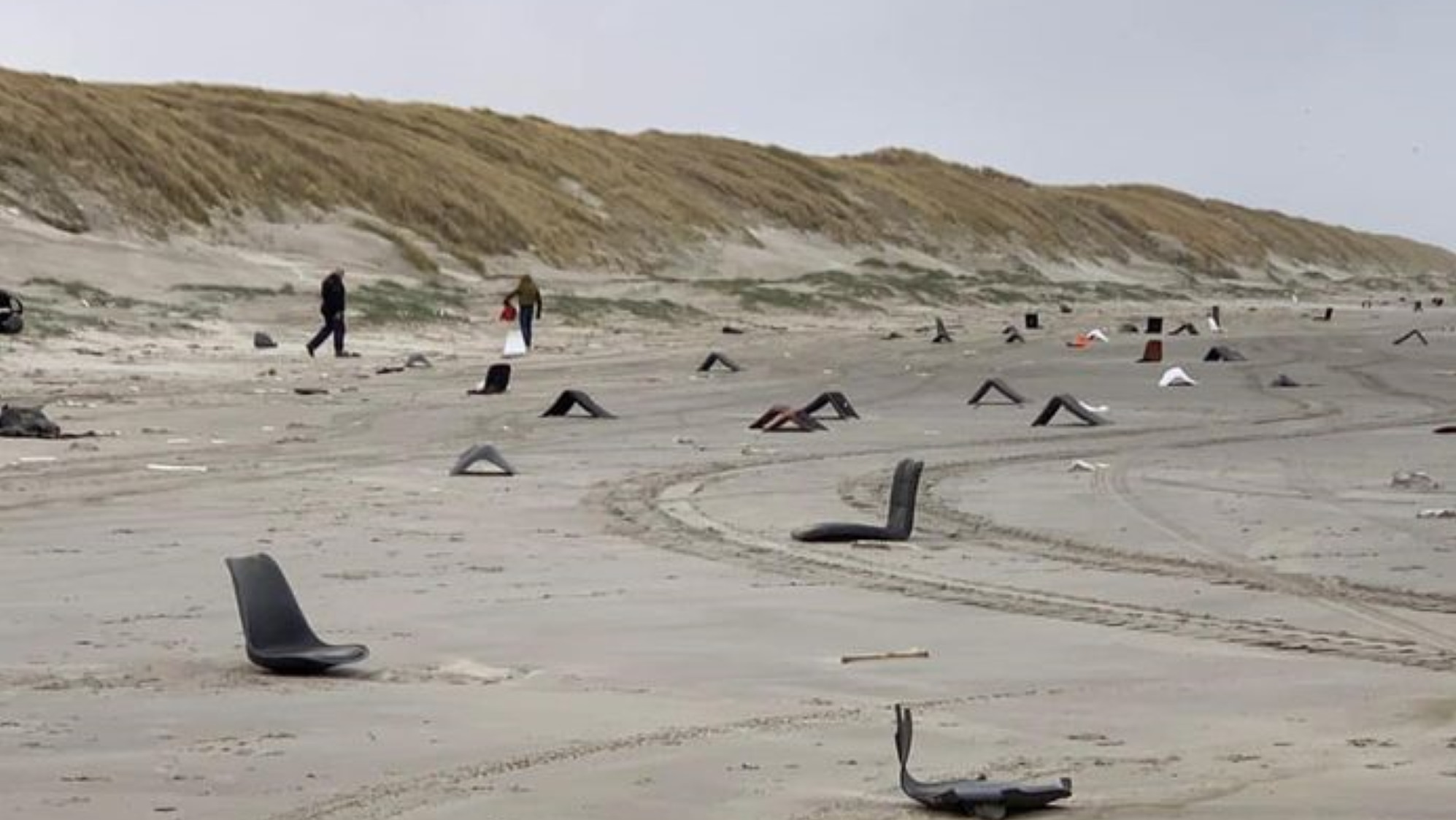 Kûpstuoltsjes op it strân fan Flylân op 2 jannewaris 2019
