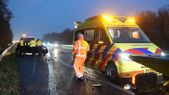 Gewonde bij kop-staartbotsing op A32 bij Nijeveen. Gewonde bij kop-staartbotsing op A32 bij Nijeveen.