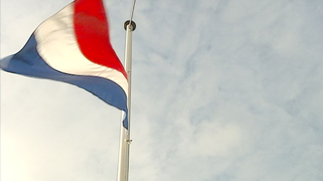 vlag-nederlandse-vlag-halfstok