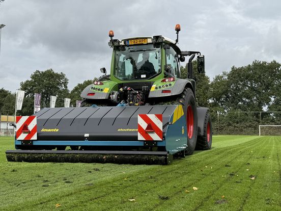 Natte velden dwingen DZOH wedstijden af te gelasten, speciale machine biedt hoop