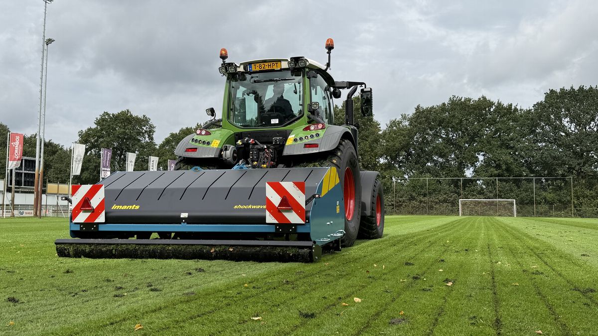 Natte velden dwingen DZOH wedstijden af te gelasten, speciale machine biedt hoop