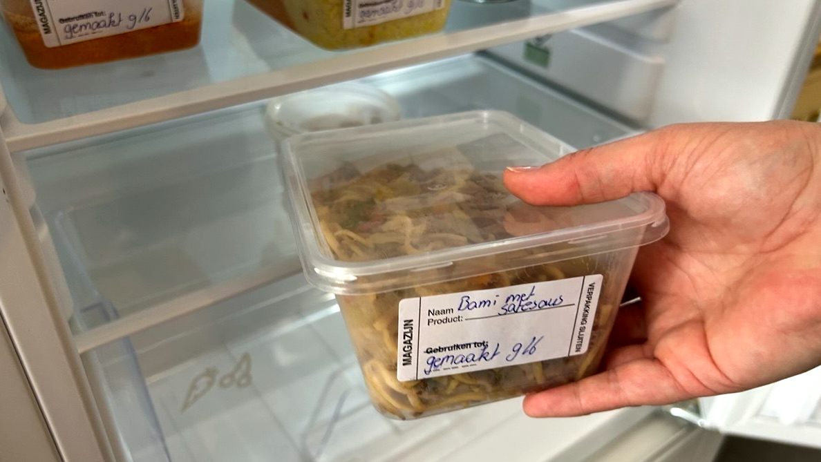 De regels voor Pak-je Bakje zijn simpel: de maaltijd moet vers zijn, makkelijk op te warmen en voorzien van datum.