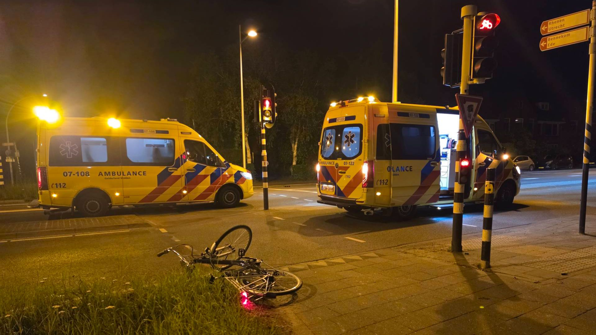 De fietser is naar het ziekenhuis gebracht