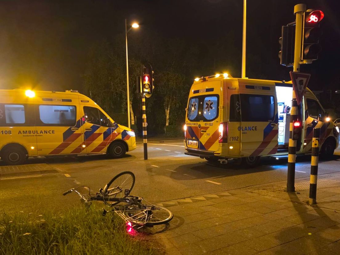 De fietser is naar het ziekenhuis gebracht
