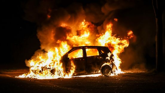 Auto volledig uitgebrand | Gewonde bij steekpartij