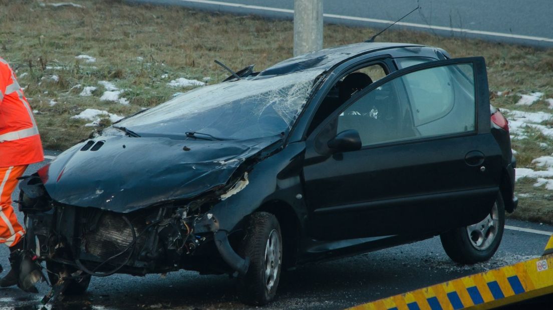 De zwaar beschadigde auto (Rechten: De Vries Media)