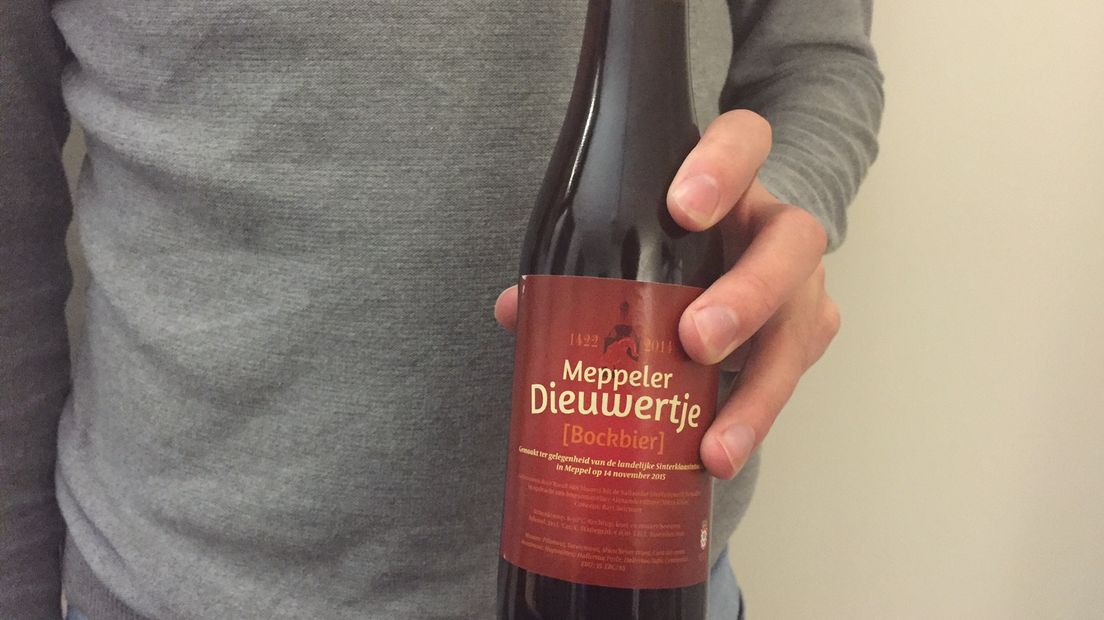 Een robijnrood biertje met 6,5 procent alcohol (Rechten: RTV Drenthe)