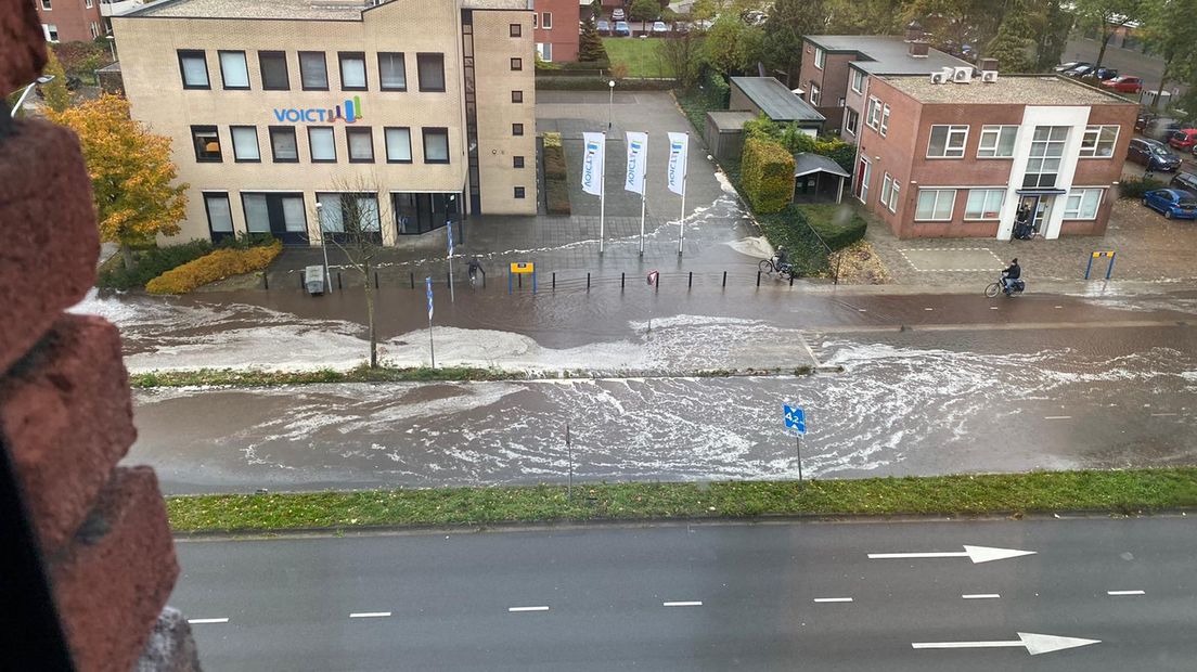 In Ede is maandagmiddag een waterleiding geknapt. Dat zorgde ervoor dat in Ede, Bennekom en Lunteren urenlang veel mensen zonder water zaten.