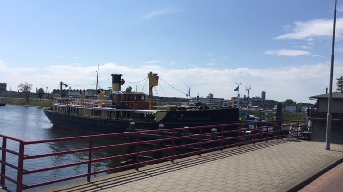 De pakjesboot werd maandag in vermomming gesignaleerd in Vlissingen