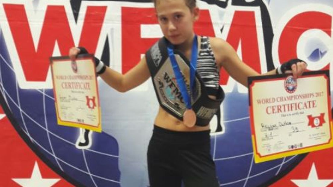 Er zit veel kickbokstalent in de Achterhoek. Niet alleen greep de 15-jarige Peter Verhaegh uit Kilder de titel in zijn categorie, ook was er in het Duitse Hagen goud voor de 11-jarige Reyyan Dutkun uit Doetinchem.