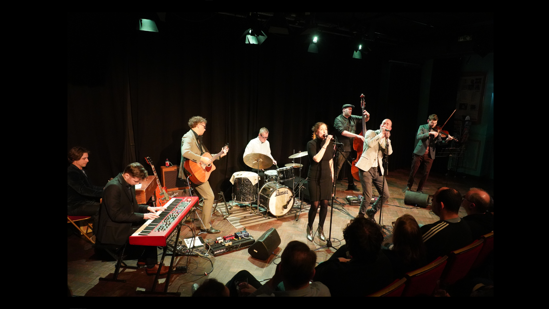 Muzikant, schrijver, vader en zorgcoördinator Thomas van der Vliet ...