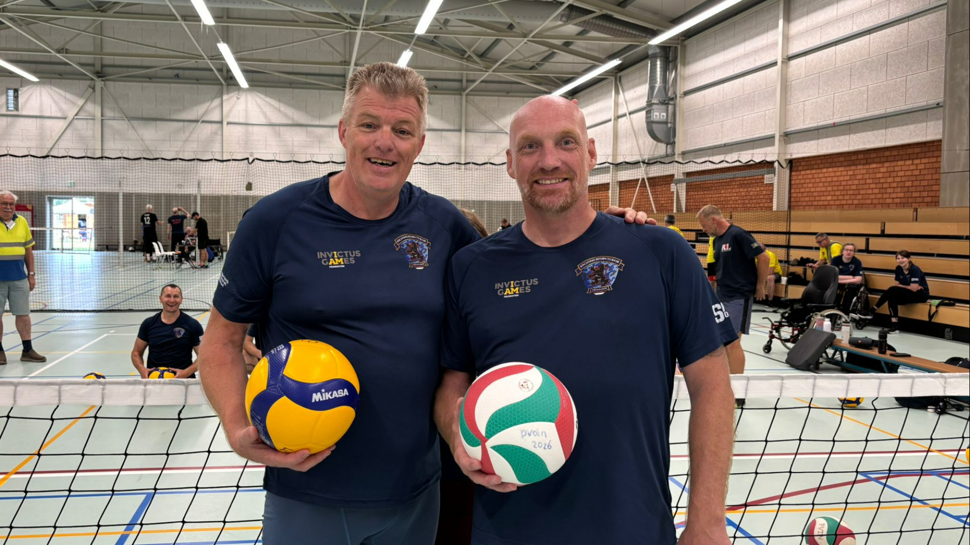 Gewonde veteranen trainen voor zitvolleybaltoernooi: 'Helpt bij revalidatie'