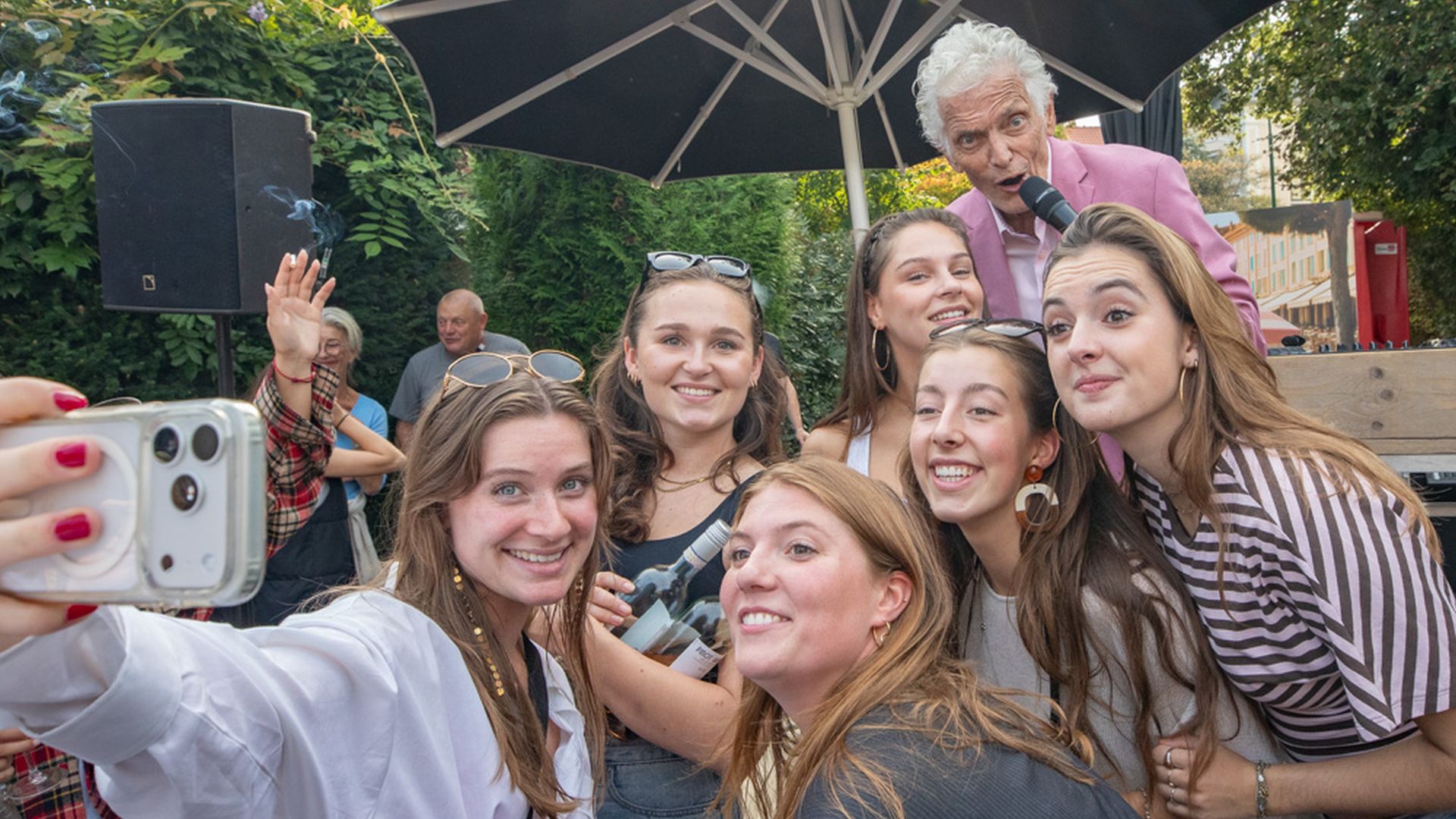 Een selfie met bezoekers van Vorstelijk Proeven.